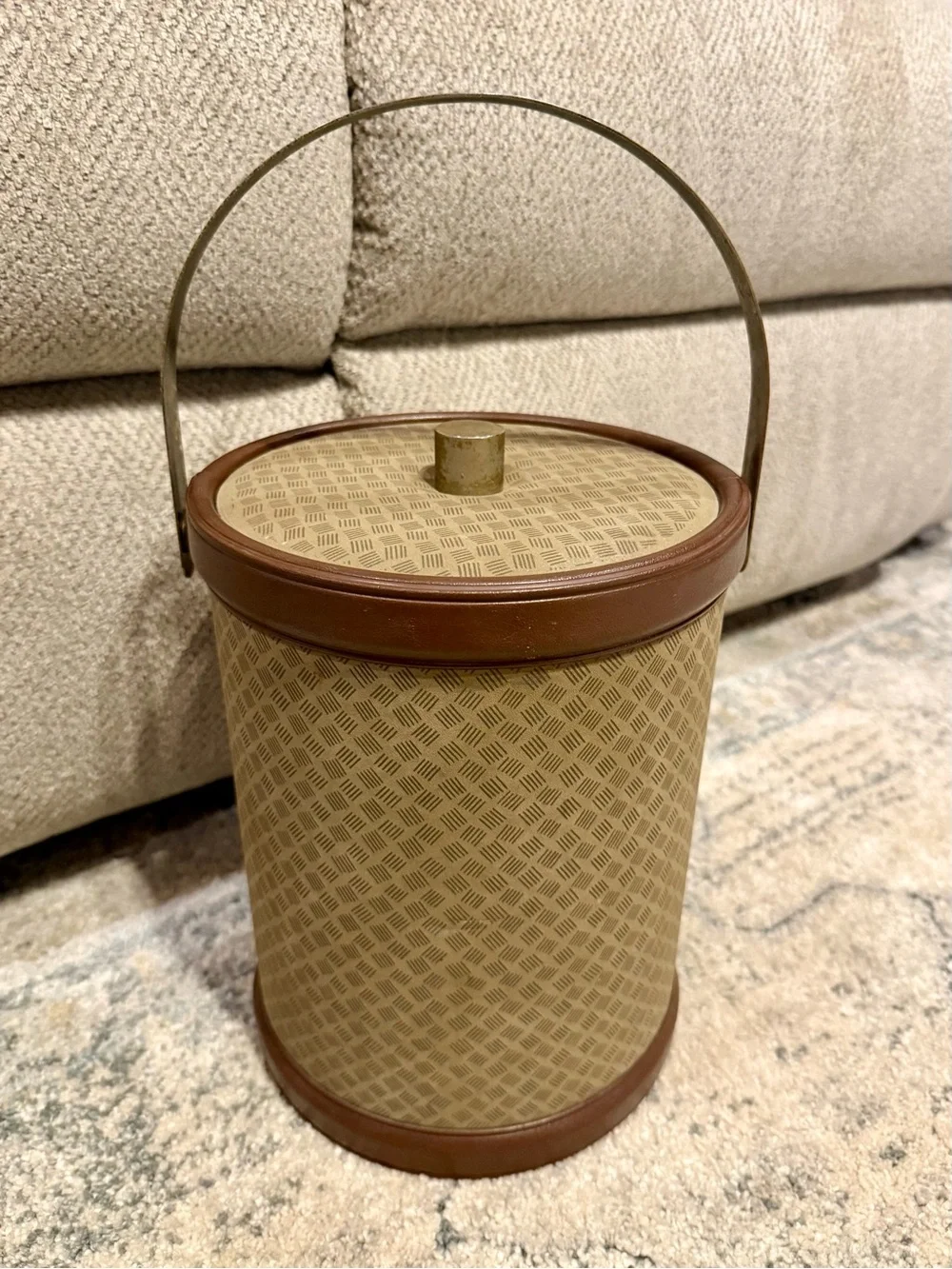 Vintage-Style Brown Patterned Ice Bucket with Brass-toned Lid & Handle